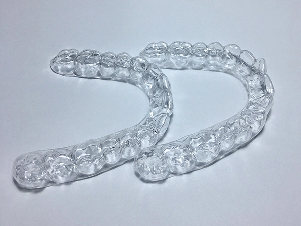 Transparente Retainer (Retentionsschienen)